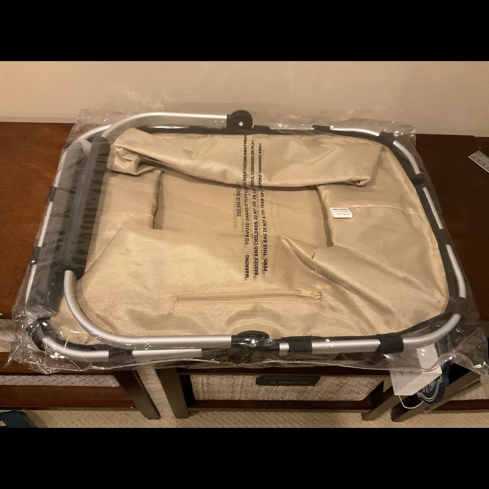 NWT Collapsible Market Tote 🥖 🍷